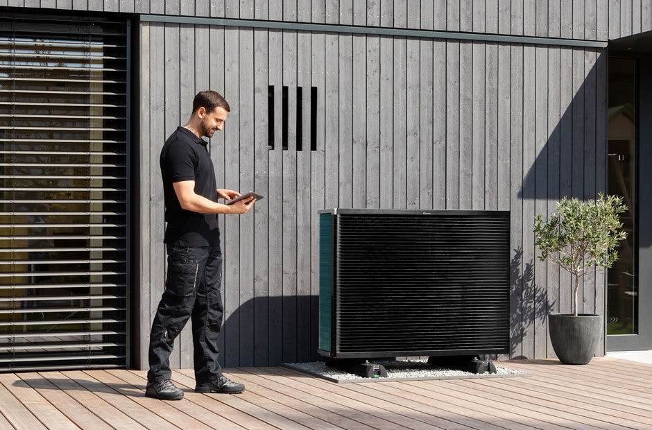 Instalator z jednostką zewnętrzną Daikin Altherma