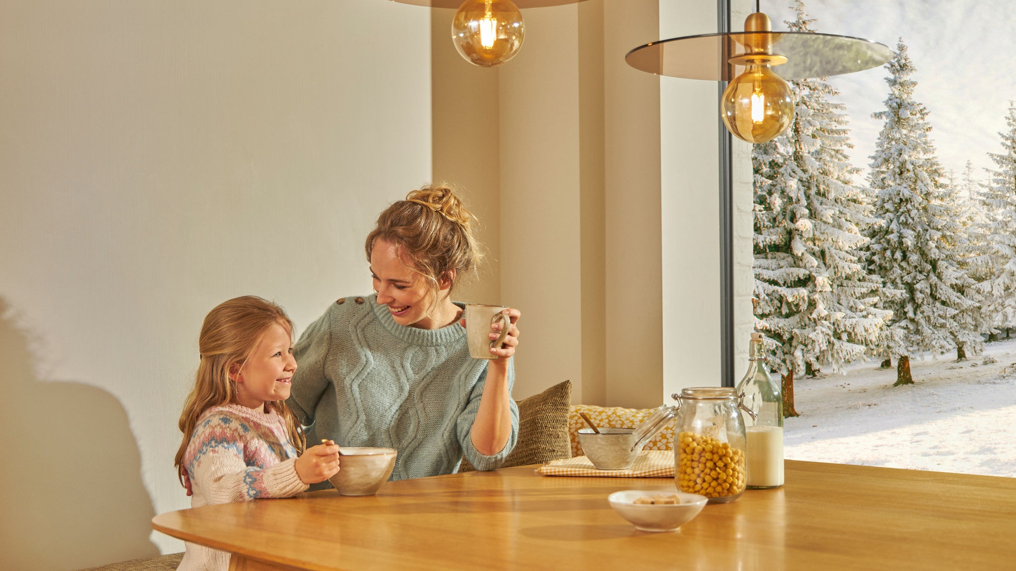 Matka i córka spędzające piękne chwile w doskonałej temperaturze dzięki Daikin.