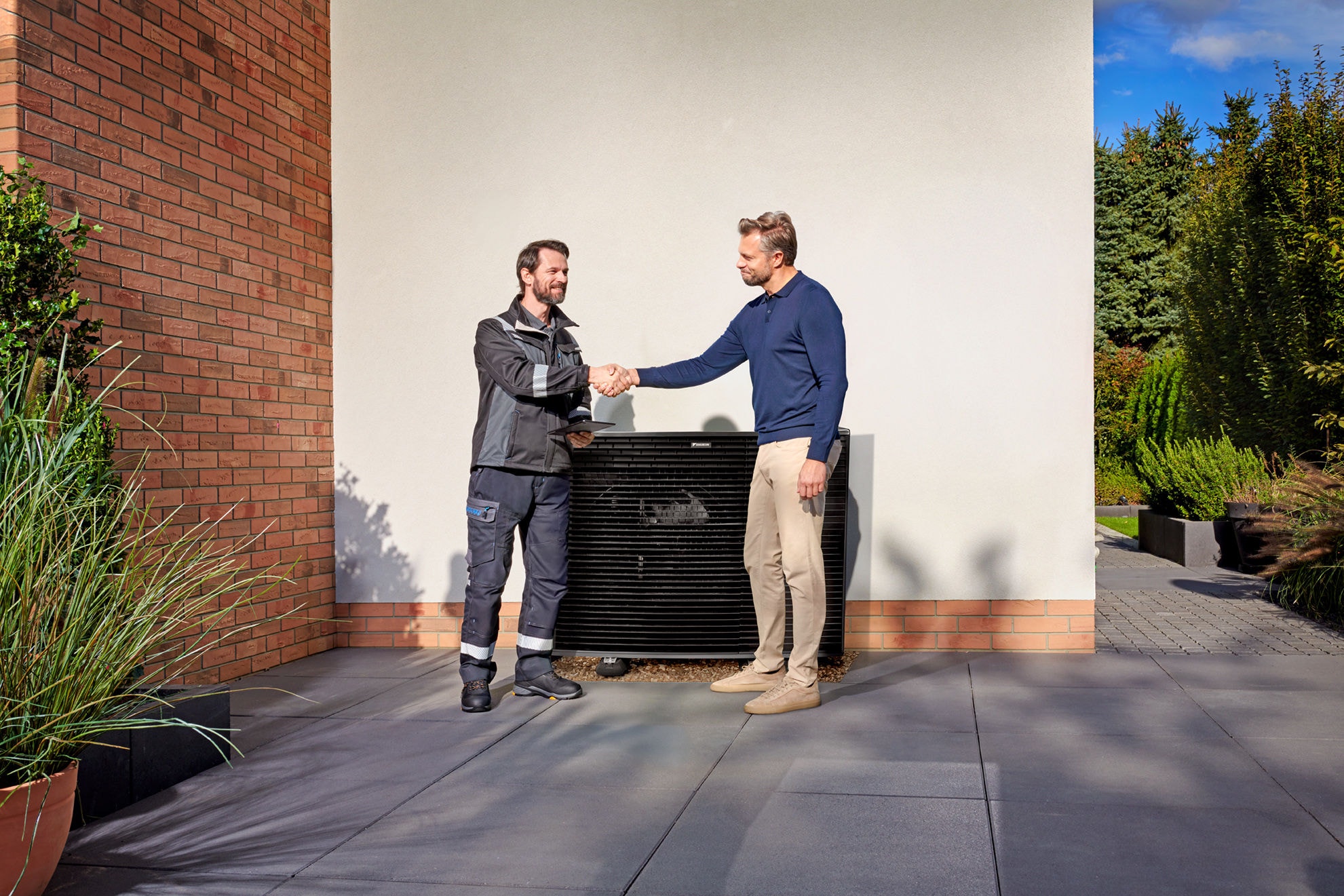 Jednostka zewnętrzna zainstalowanej pompy ciepła Daikin Altherma