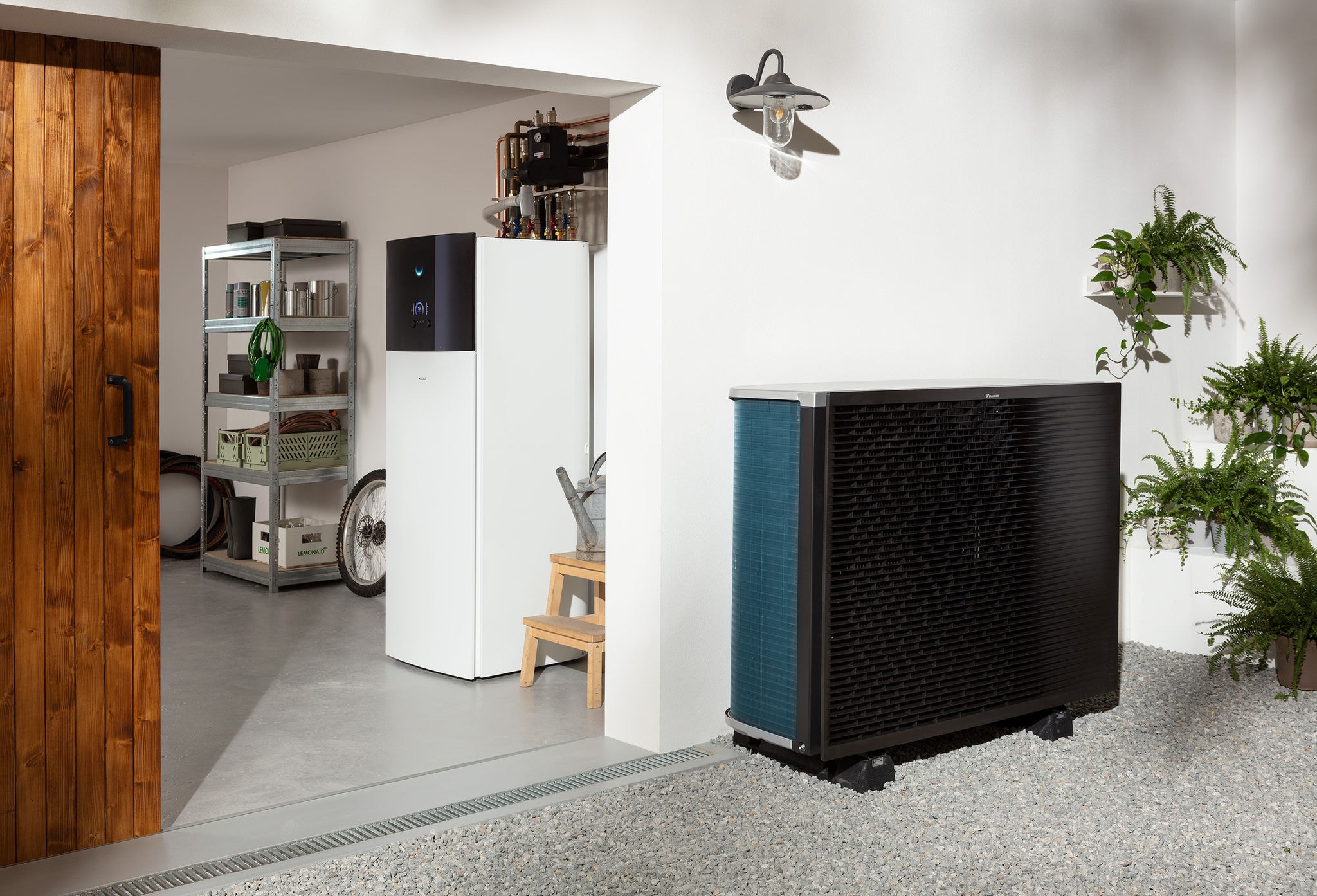 Pompa ciepła Daikin Altherma zainstalowana w pomieszczeniu magazynowym