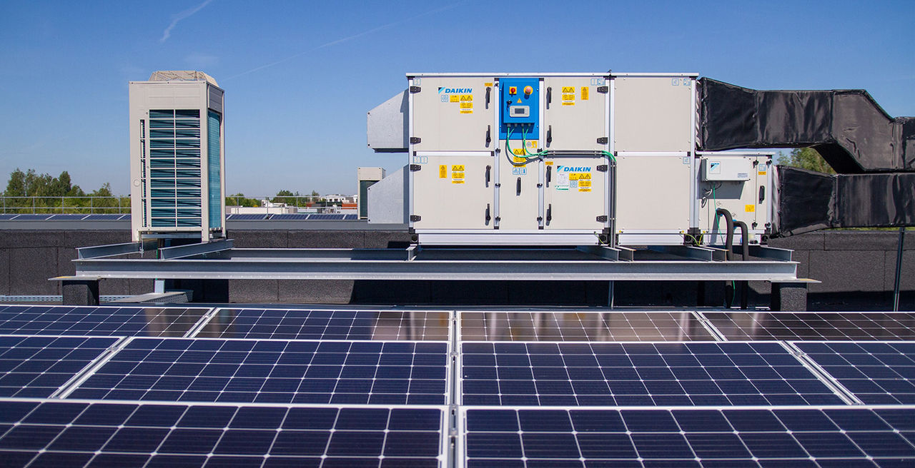 Instalacja centrali wentylacyjnej na dachu